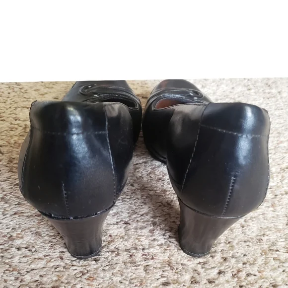 Clarks Artisan Shoes Womens Black 8.5 Pump Block Leather Heels Casual Office - Picture 8 of 10
